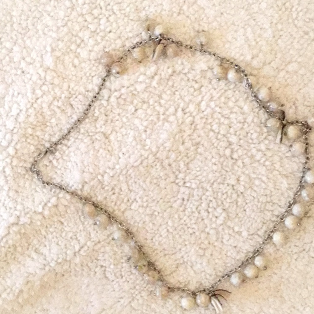 Necklace white beads silver chain